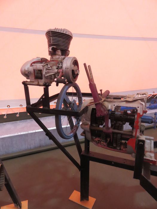 instrument de démonstration en mécanique dit de 'Connaissance du matériel automobile'