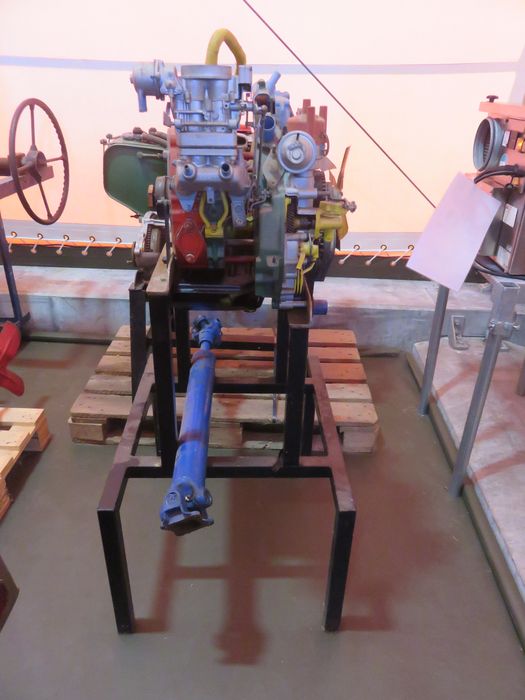 instrument de démonstration en mécanique dit de 'Connaissance du matériel automobile'