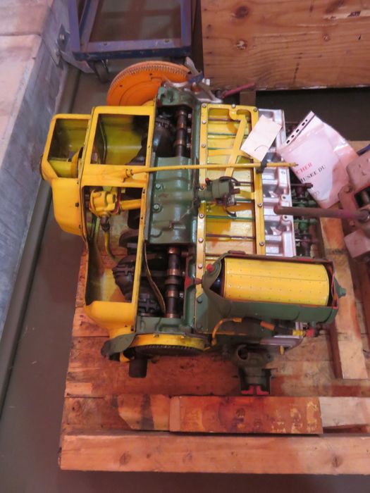 instrument de démonstration en mécanique dit de 'Connaissance du matériel automobile'