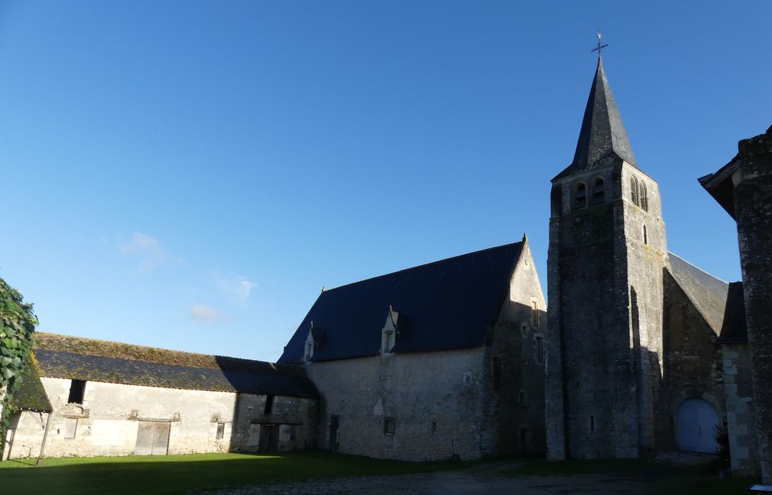 Bâtiments encadrant la 1ère cour depuis l’angle Sud-Ouest