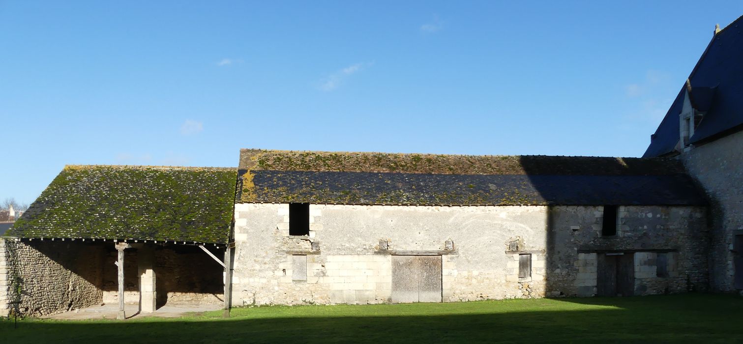 1ère cour, bâtiment nord, façade sud