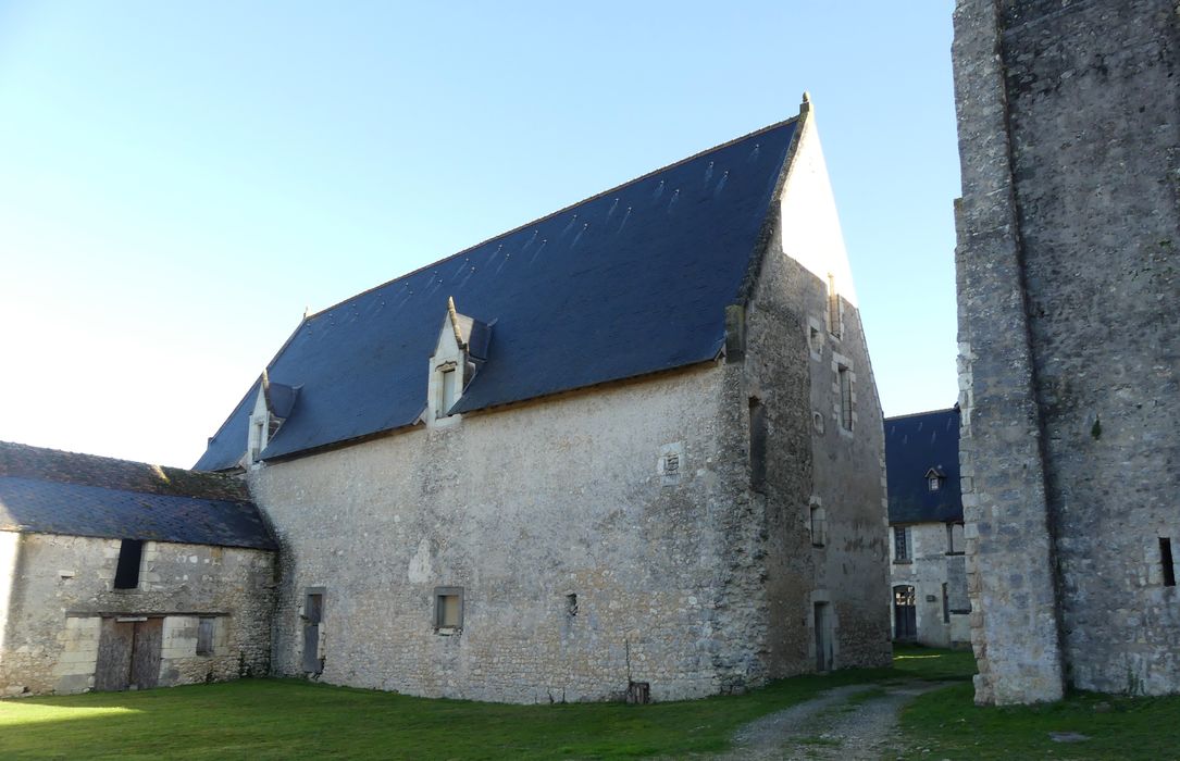 1ère cour, bâtiment est, façade ouest