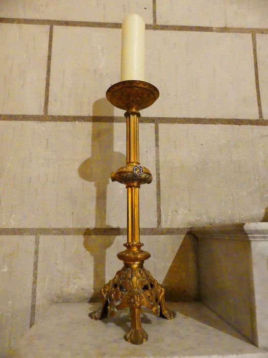 chandelier d’un autel secondaire