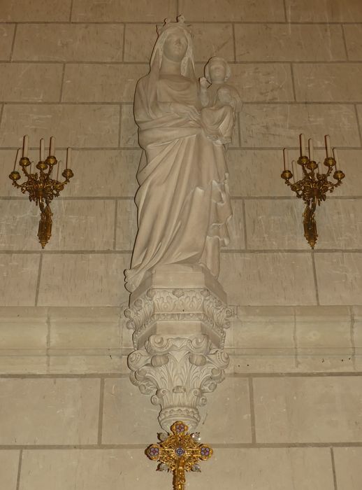 statue : Vierge à l’Enfant