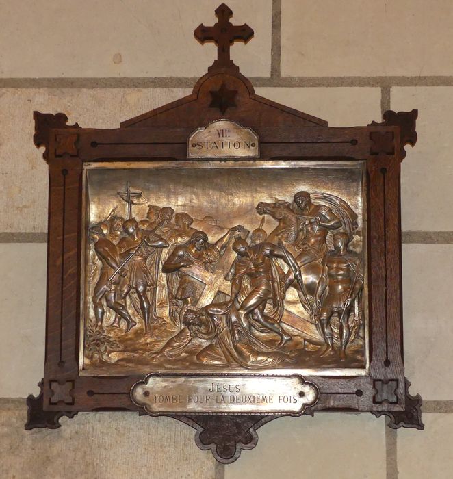 chemin de croix, détail d’une station : Jésus tombe pour la seconde fois