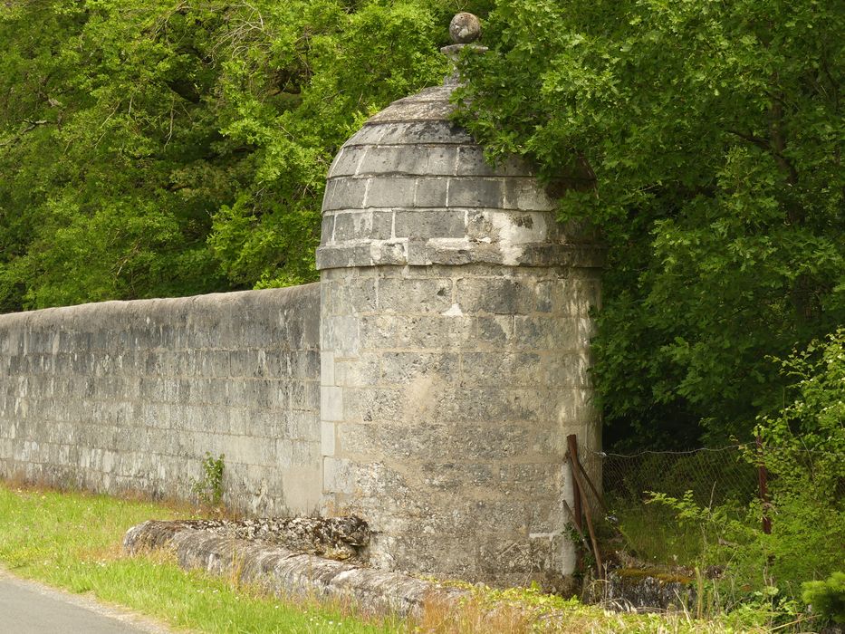 mur de clôture ouest, détail de la tourelle située à l’angle sud-ouest