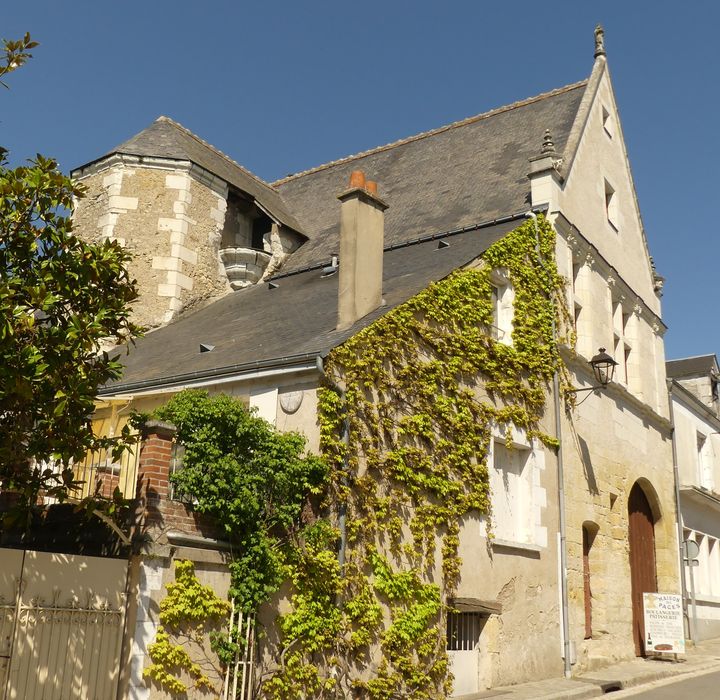 vue partielle des façades depuis la rue