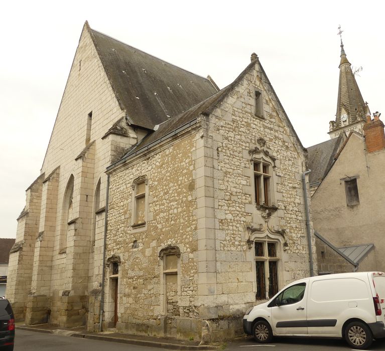 bâtiment accolé au chevet, façades est et nord