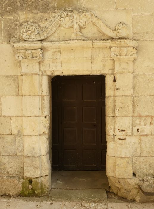 façade latérale sud-ouest, porte d’accès