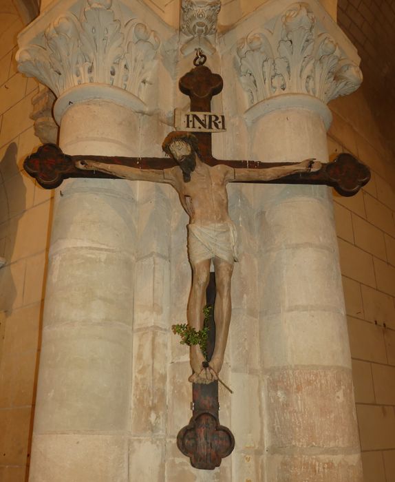 statue : Christ en Croix