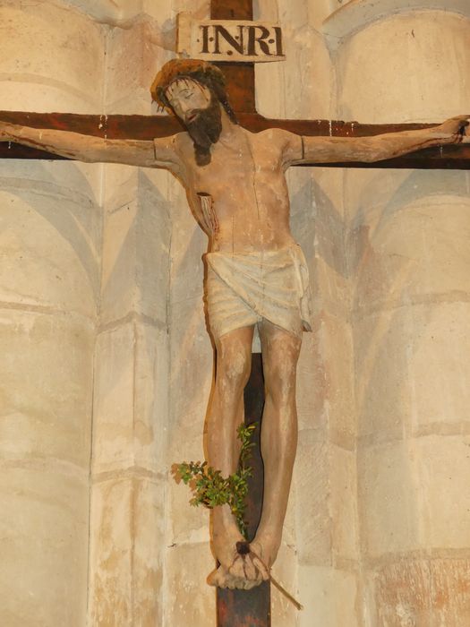 statue : Christ en Croix