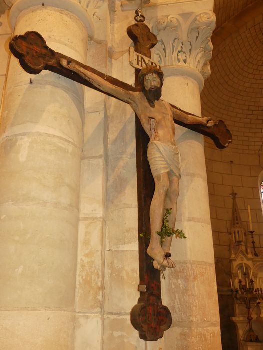 statue : Christ en Croix