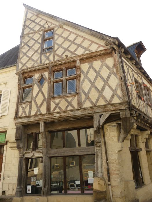 façade sur la rue Jean-Jacques Rousseau