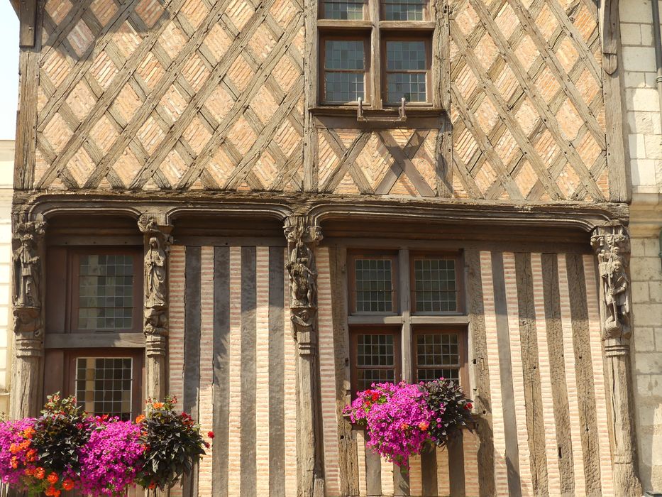 façade sur rue, vue partielle