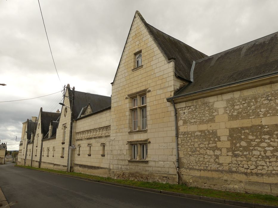 bâtiment bordant le parc au nord, façade nord sur rue