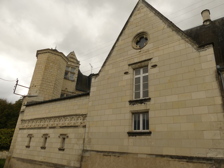 bâtiment bordant le parc au nord, façade nord sur rue, vue partielle