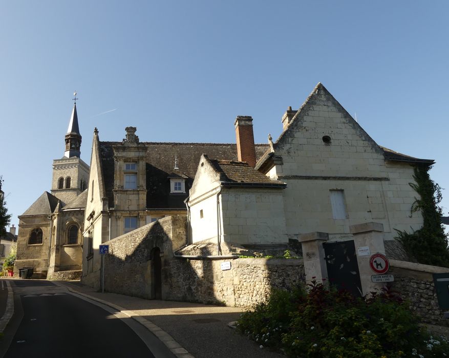 vue partielle des façades depuis la rue