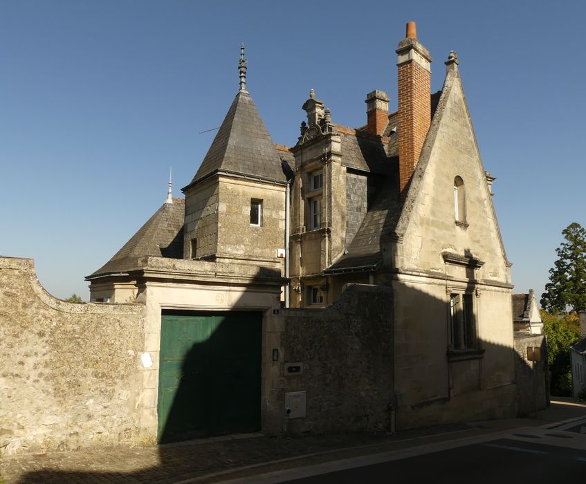 vue partielle des façades depuis la rue