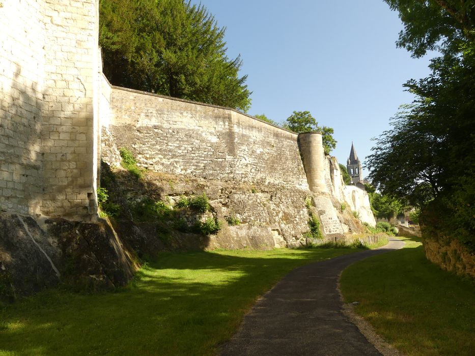 vue partielle de l’enceinte