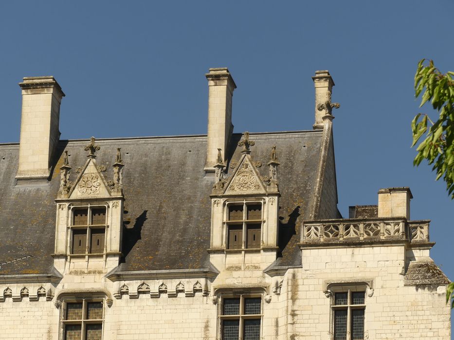 logis royal, façade est, détail des lucarnes