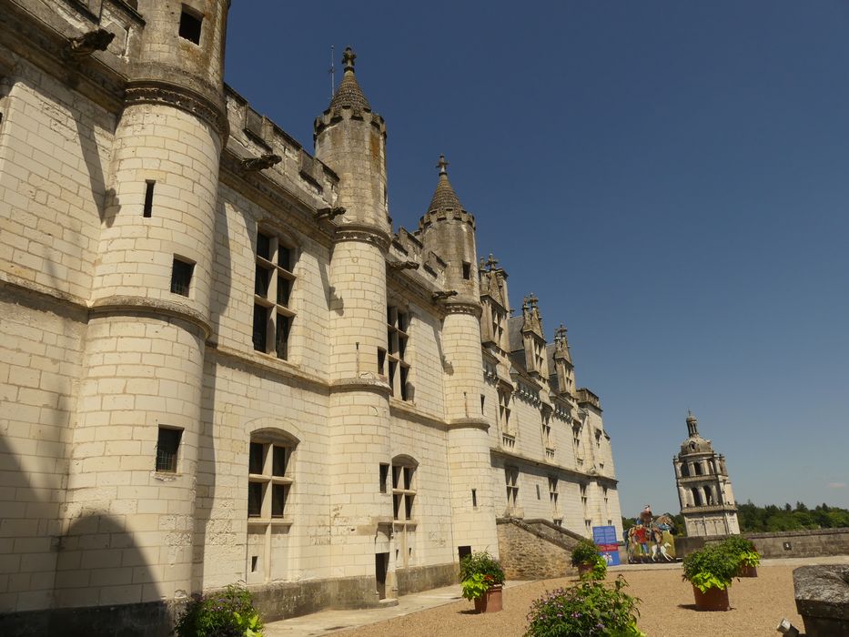 logis royal, façade est