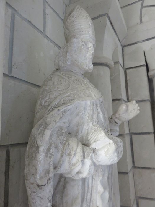 statue : Saint Martin, vue partielle