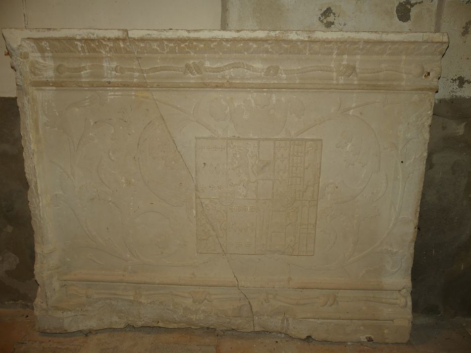 bas-relief armorié n°1