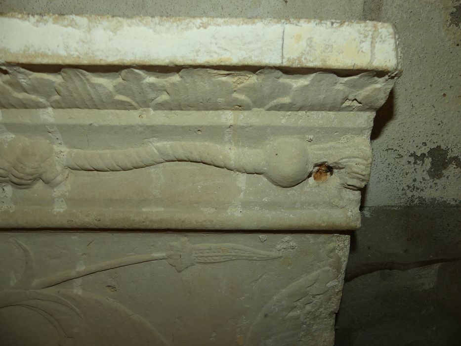 bas-relief armorié,n°1, détail