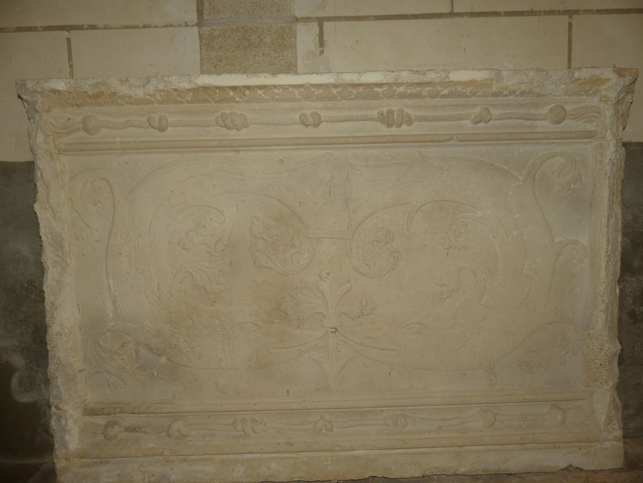 bas-relief armorié n°2
