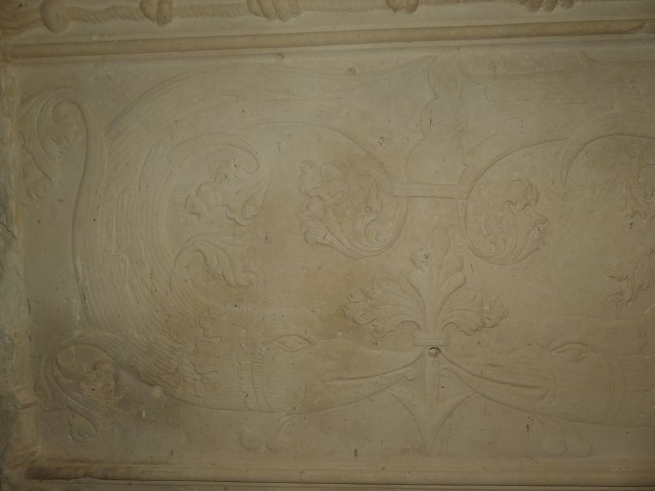 bas-relief armorié n°2, vue partielle