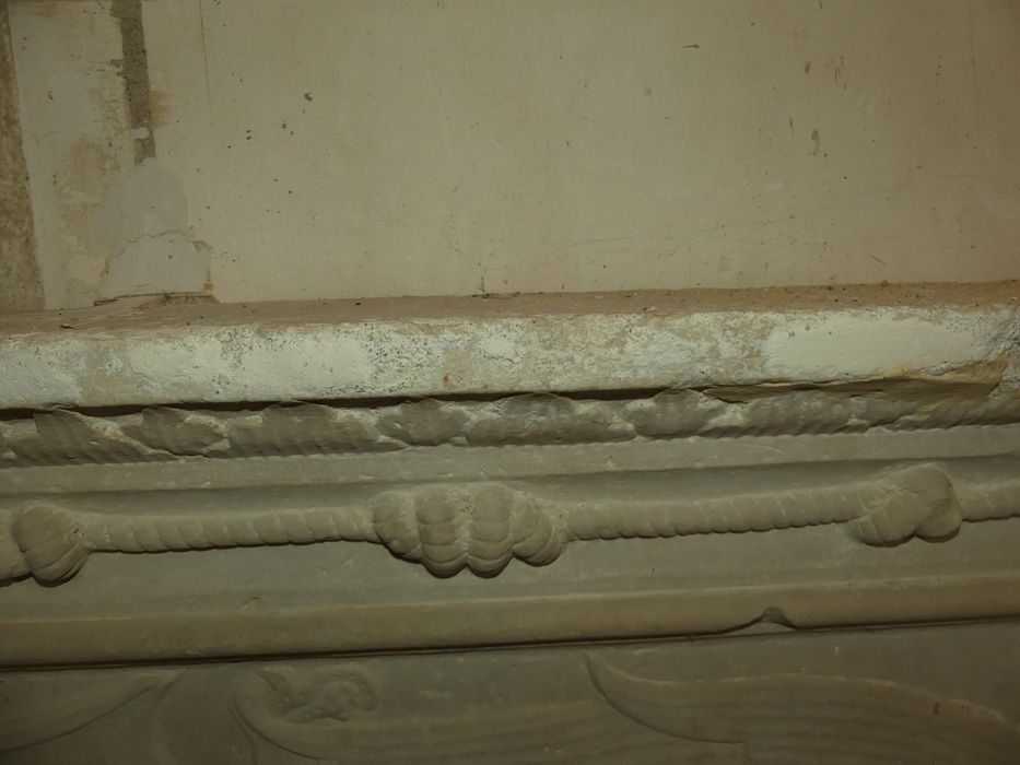 bas-relief armorié n°2, détail
