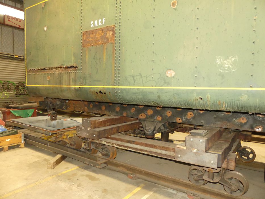 locomotive à vapeur : tender 38 A 16, vue partielle