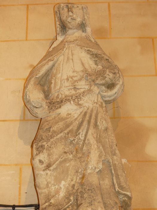 statue : Sainte (une)