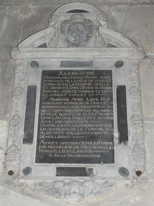 plaque commémorative à la mémoire de Michel Aubin, monnayer à la Monnaie de Tours