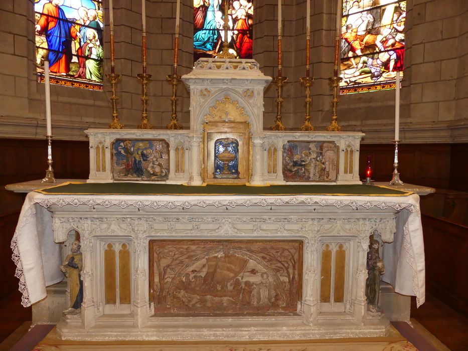 autel, statues, bas-reliefs : Saint Pierre, Saint Paul - © Ministère de la Culture (France), Conservation des antiquités et des objets d’art d'Indre-et-Loire - Tous droits réservés