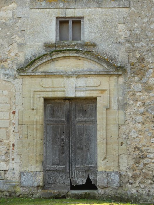 façade antérieure, porte d’accès