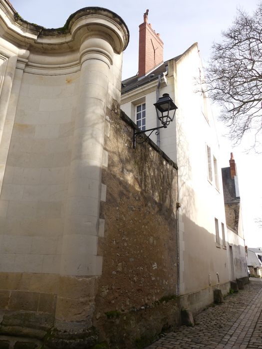 façade sur rue, vue partielle