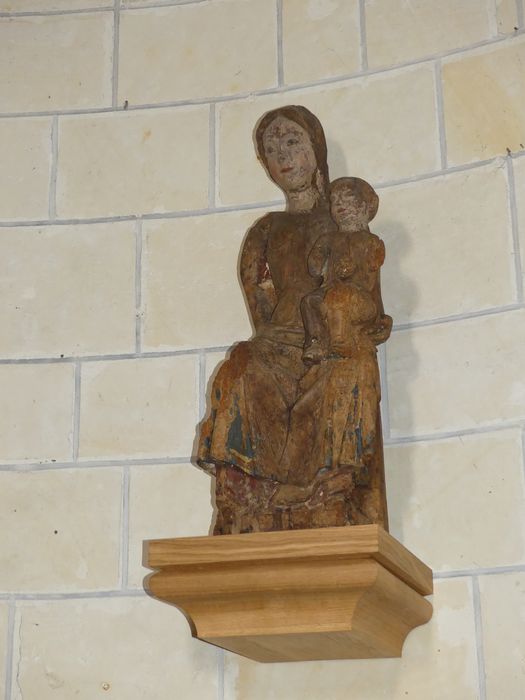 statue : Vierge à l'Enfant assise