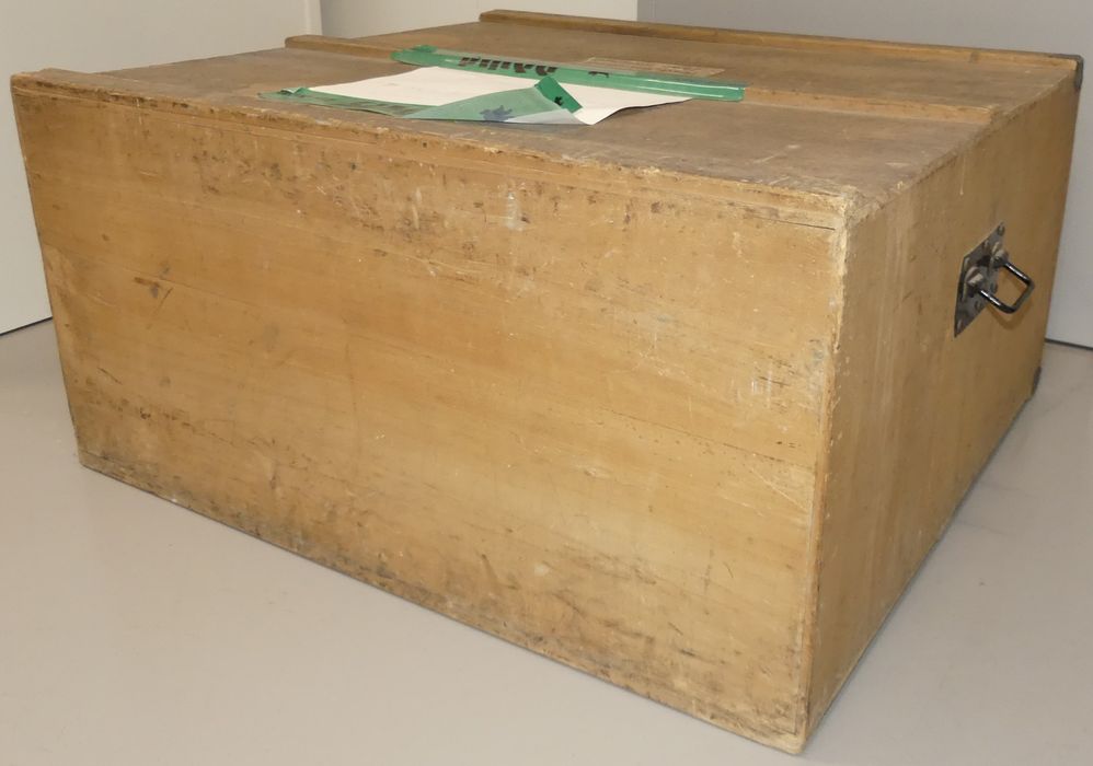 caisse de la maquette du couvent du carmel de Tours