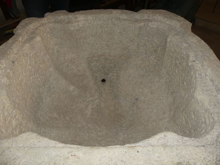 cuve baptismale, vue partielle
