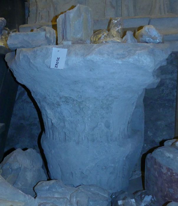 Chapiteau style roman