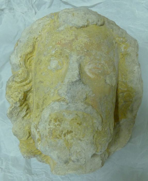 Sculpture : tête d'apôtre