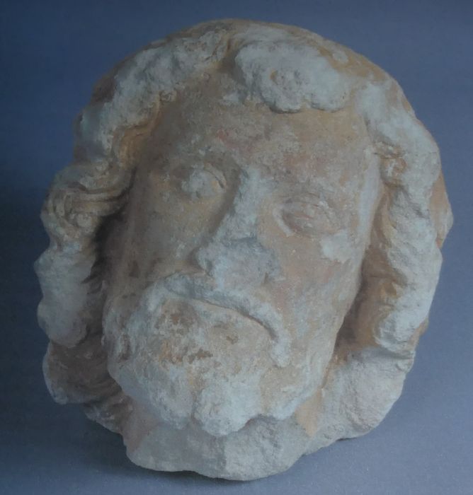 sculpture : tête d'apôtre