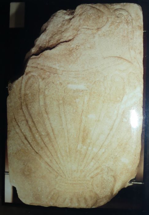 sculpture (dalle au canthare)