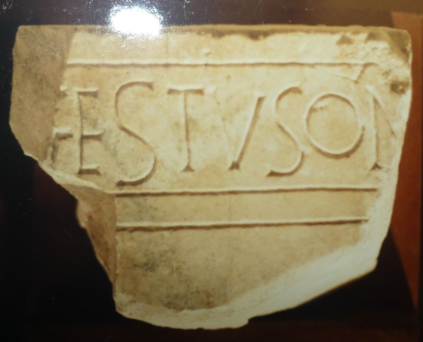 Fragment de plaque commémorative