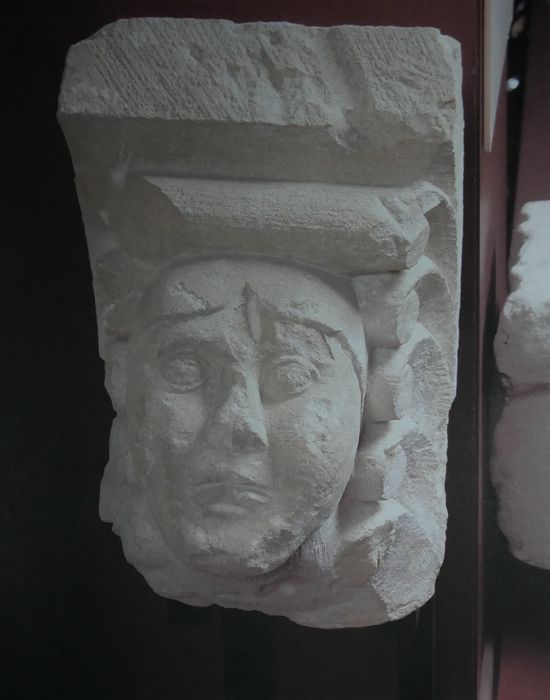 modillon de corniche (tête de femme)