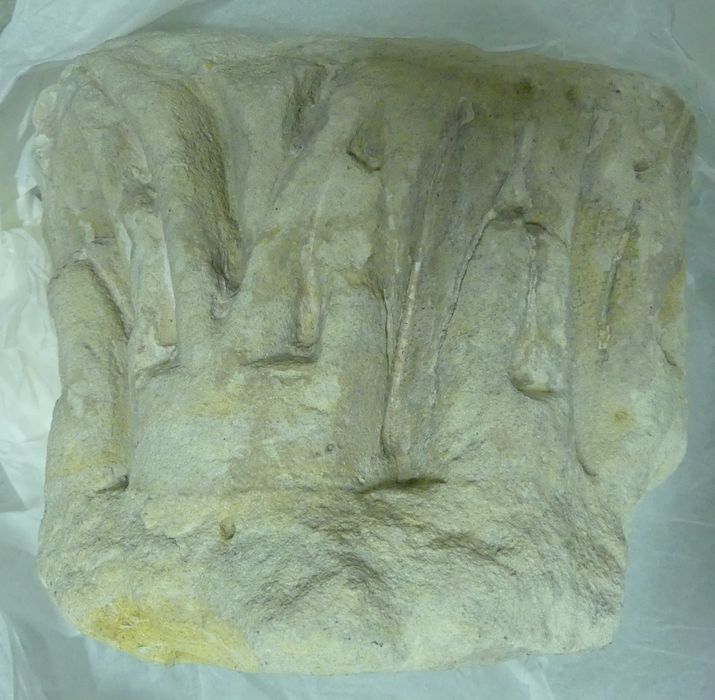 Fragment de chapiteau style roman