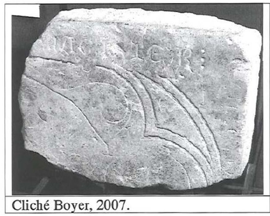fragment de dalle funéraire