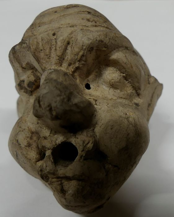 sculpture (tête d’homme grimaçant)