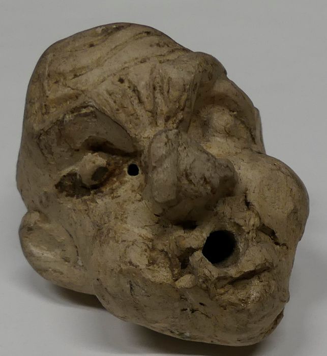 sculpture (tête d’homme grimaçant)